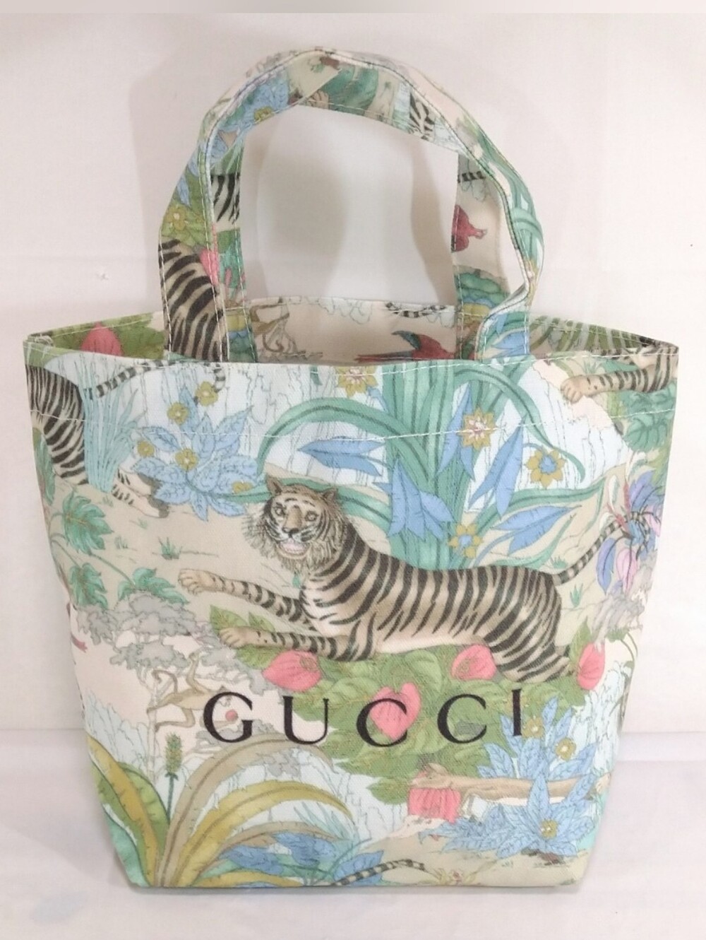 NEW GUCCI Beauty Line 2022 Multicolor Tiger Print Tote Bag! - Picture 5 of 9